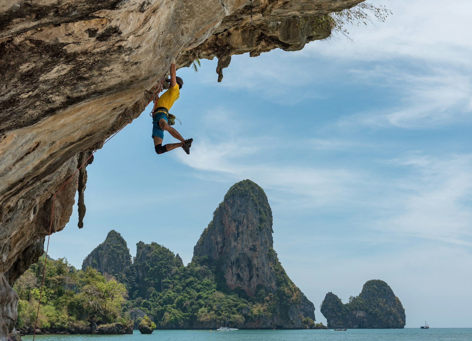 The Hiking Backpack Fit Guide: Why Your Shoulders Hurt (It’s Not the Weight)